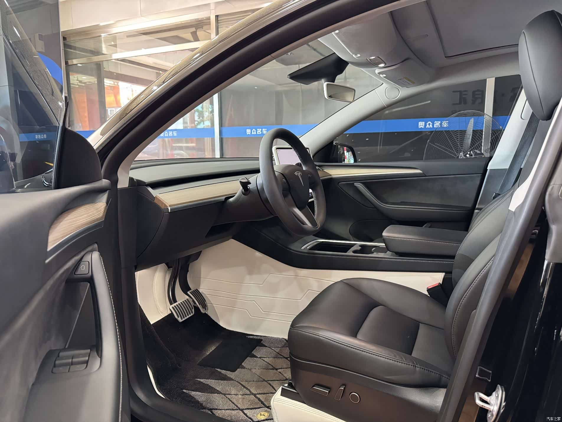 Tesla Model Y, 2023 6