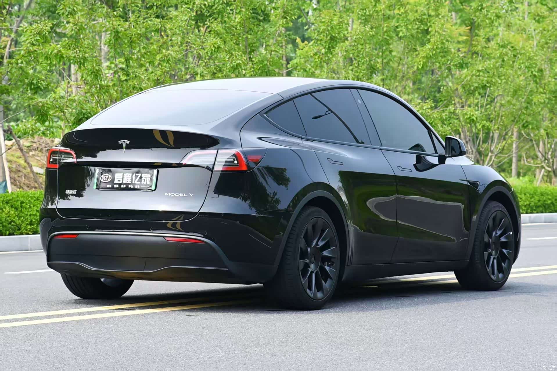Tesla Model Y, 2023 17