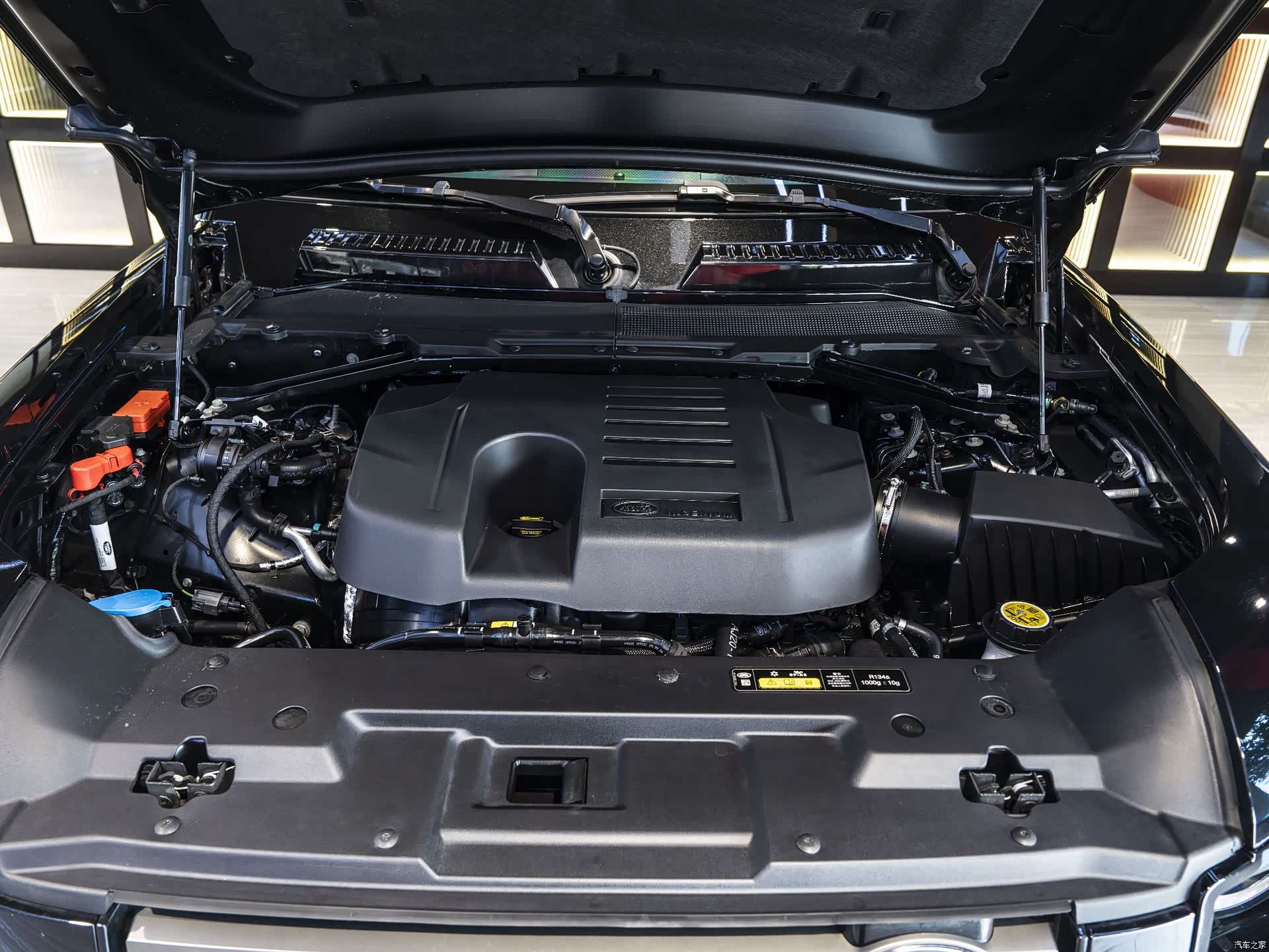 Land Rover Defender, 2025 10