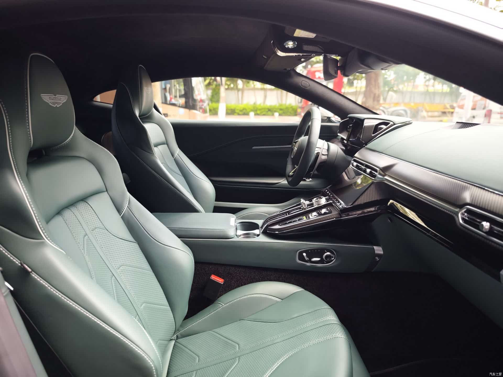 Aston Martin Vantage, 2025 10