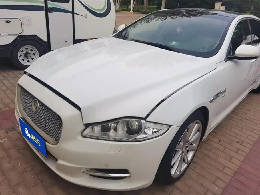 Jaguar XJ