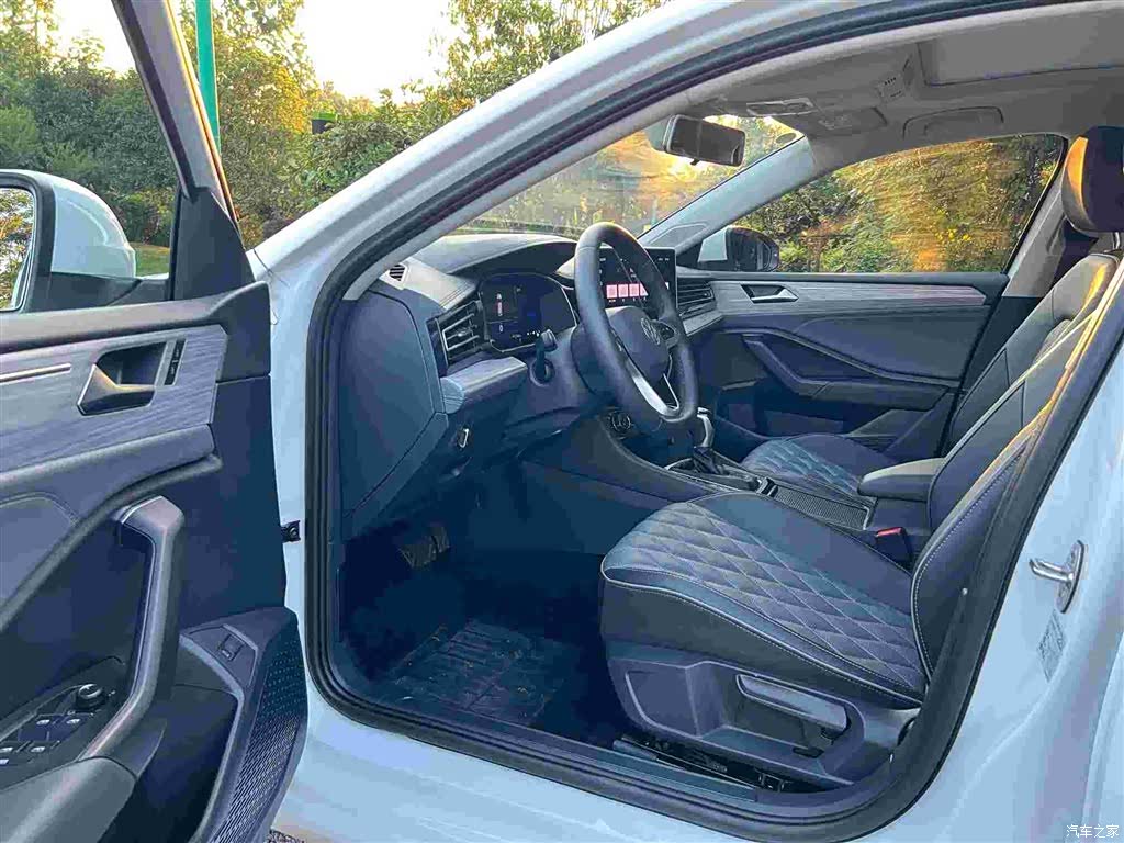 Volkswagen Sagitar, 2023 6