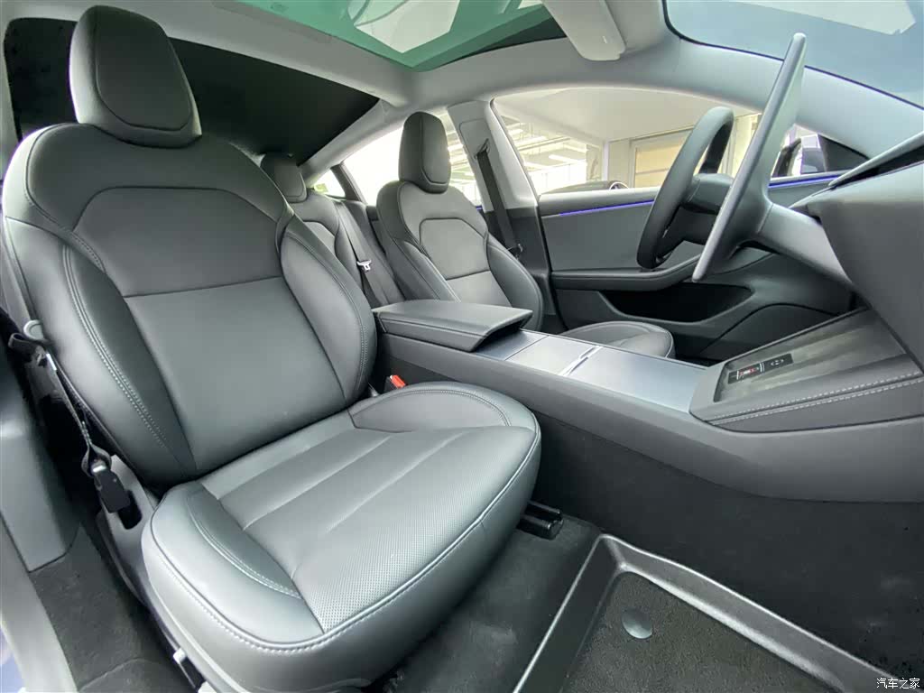 Tesla Model 3, 2025 8