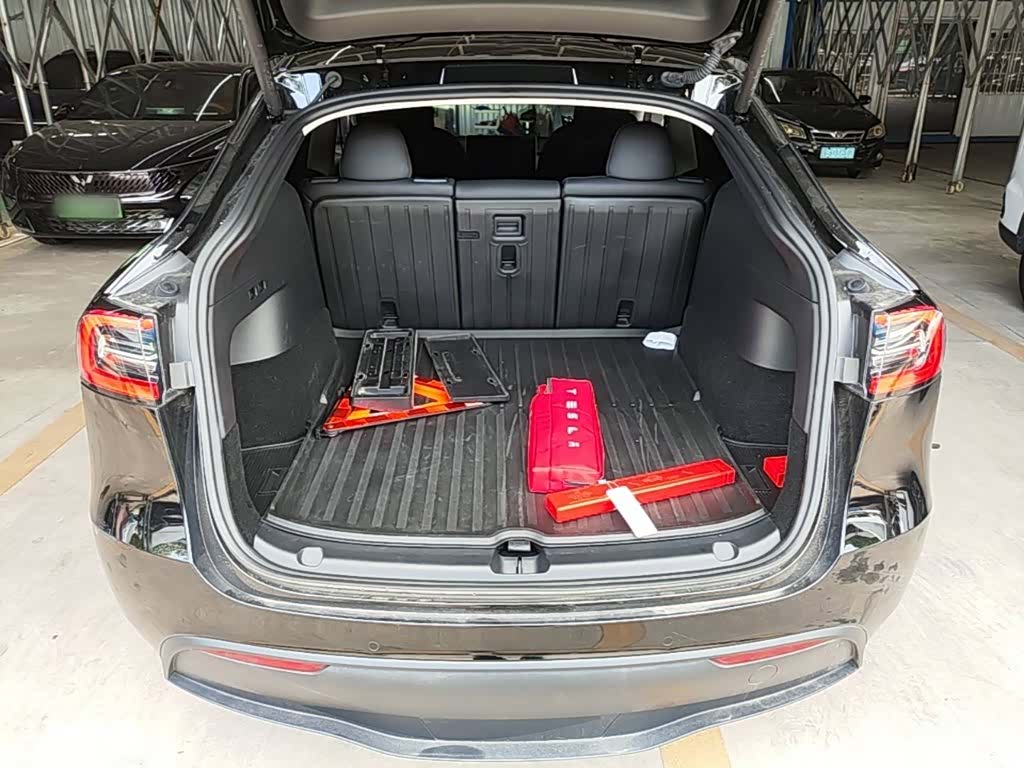 Tesla Model Y, 2023 15