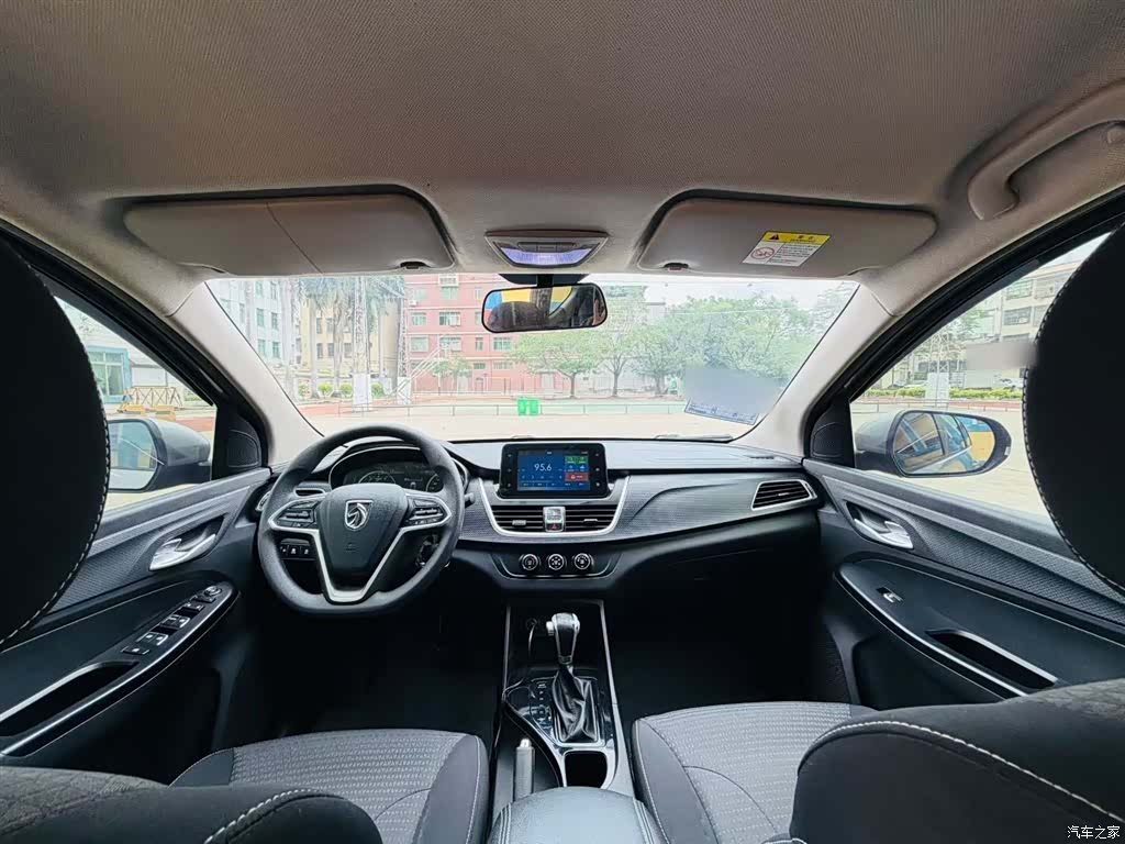 Wuling 730, 2020 8