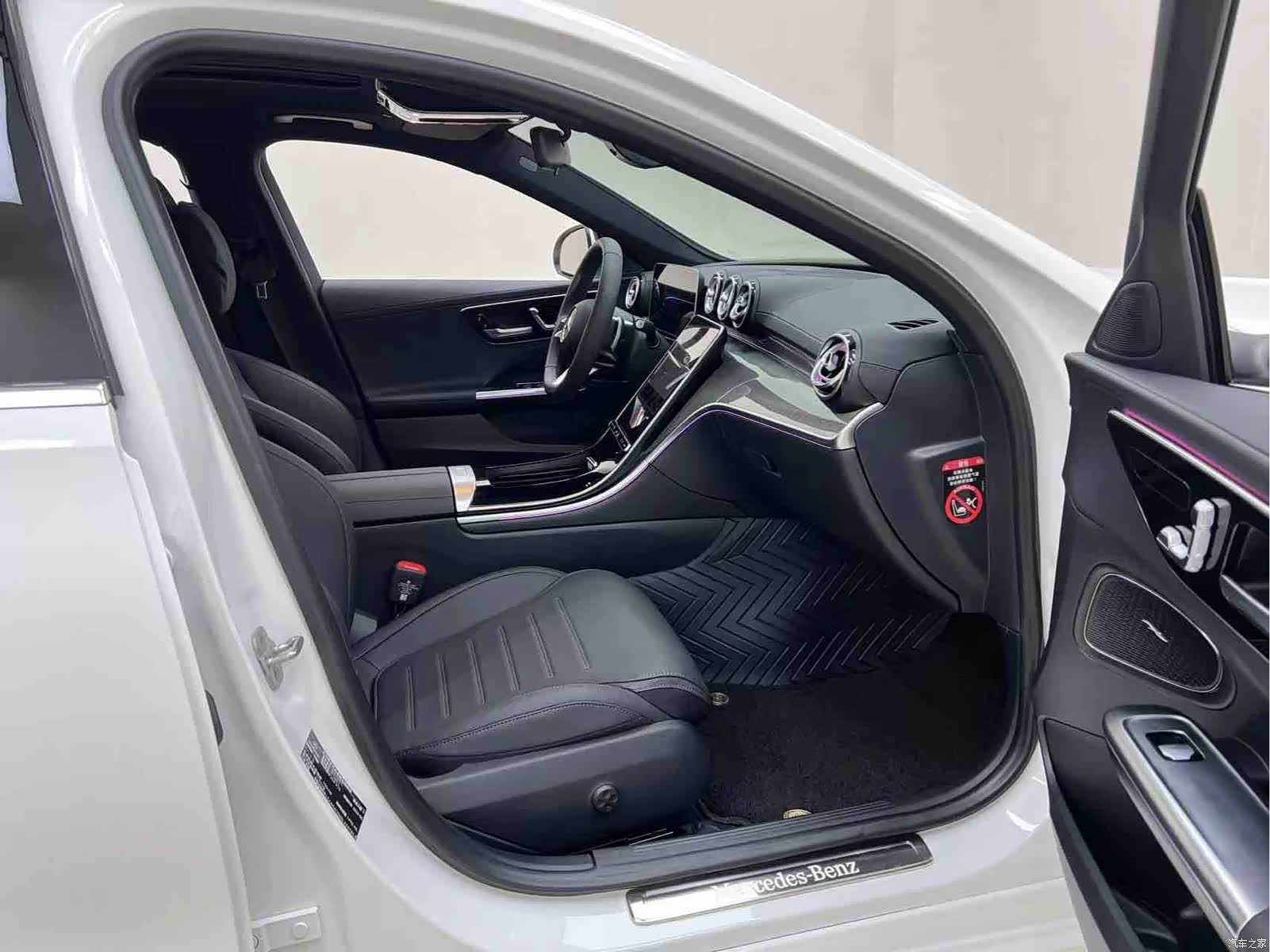Mercedes-Benz C-Class, 2024 27