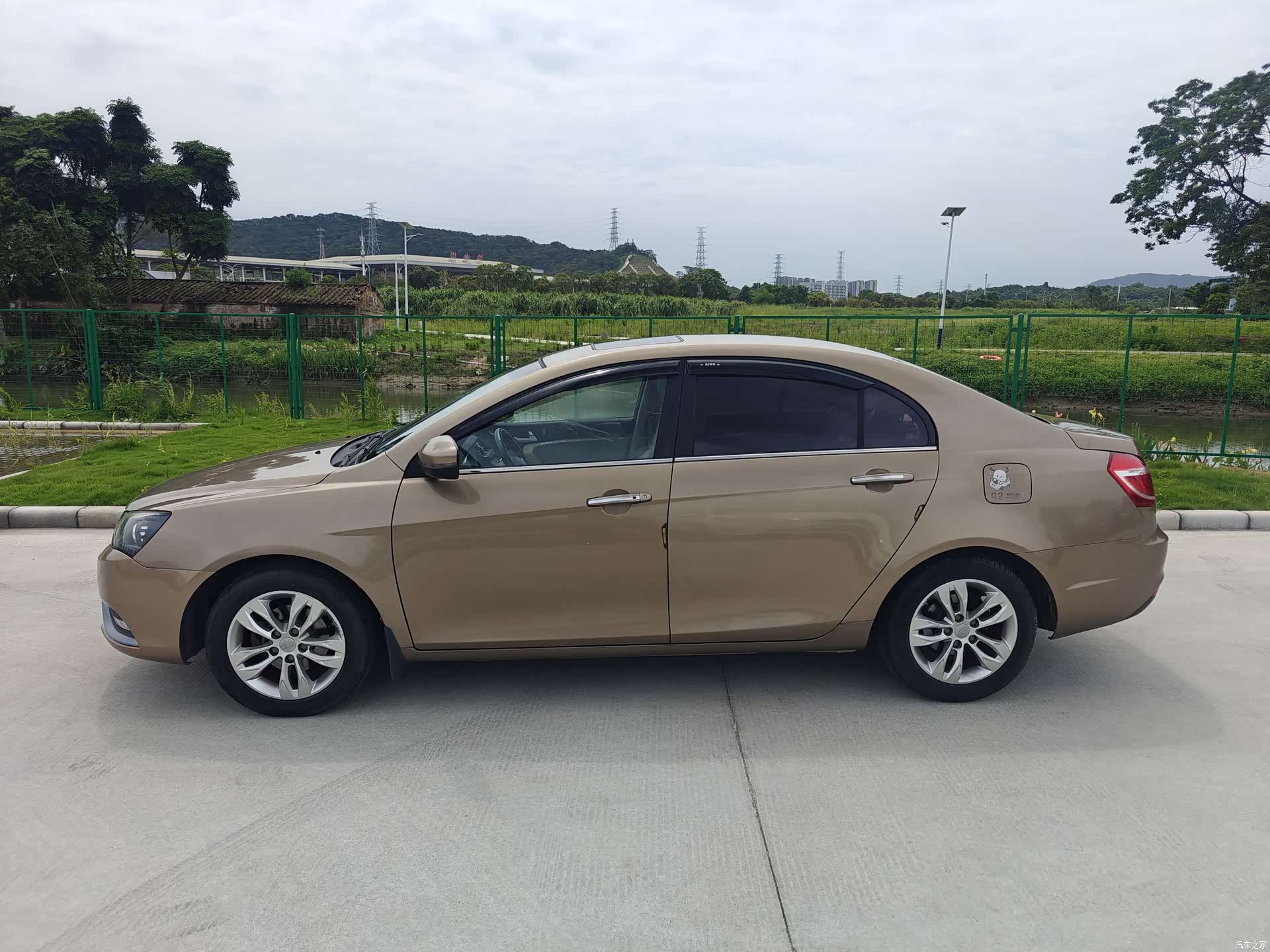 Geely Emgrand, 2015 4