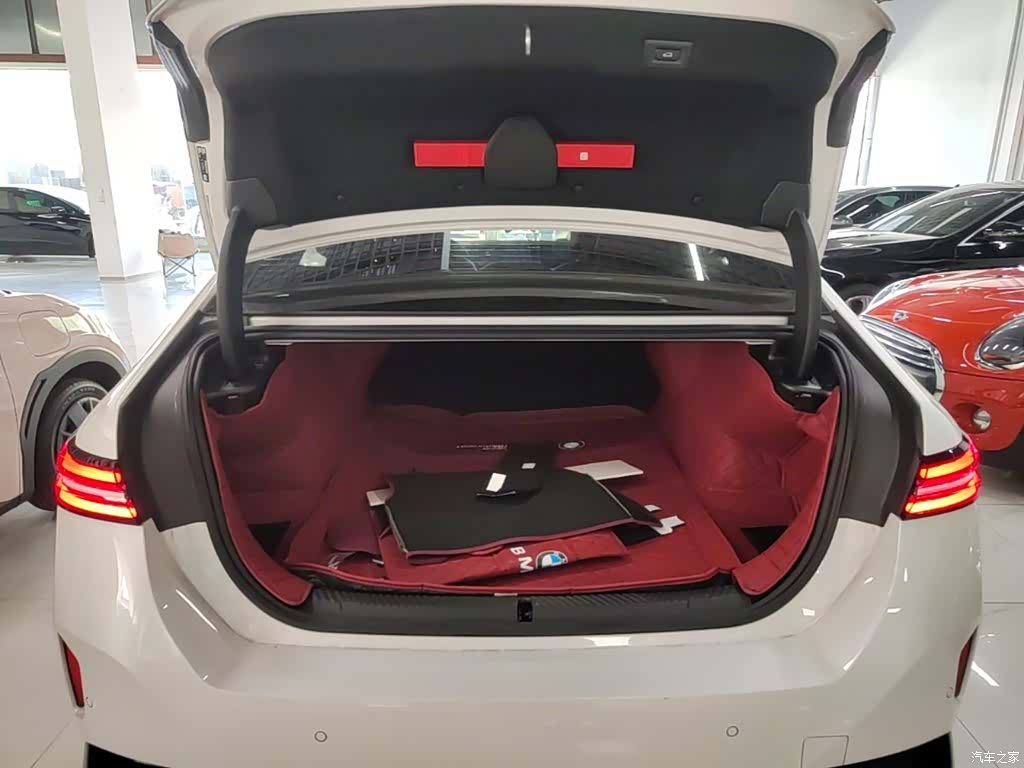 BMW i5, 2025 19