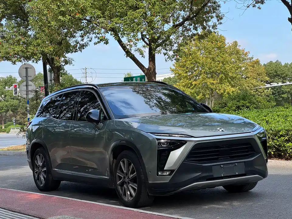 NIO ES8