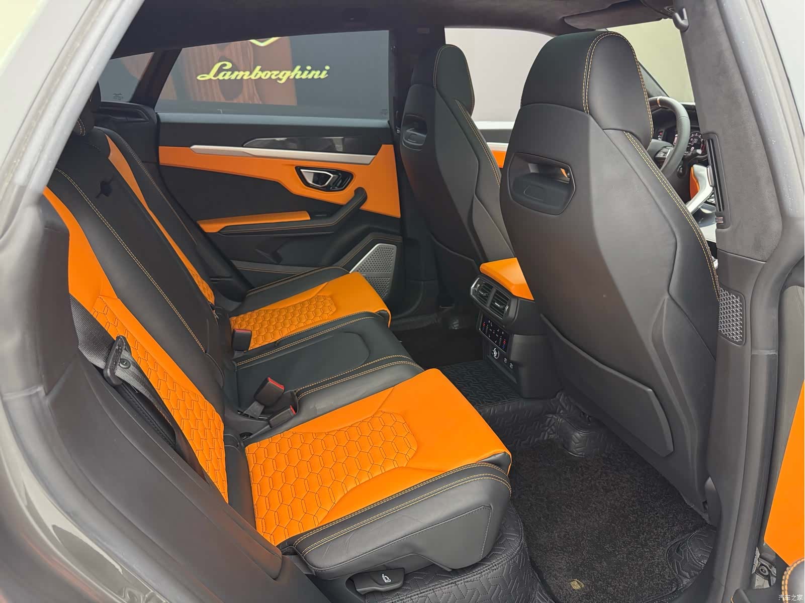 Lamborghini Urus, 2022 13