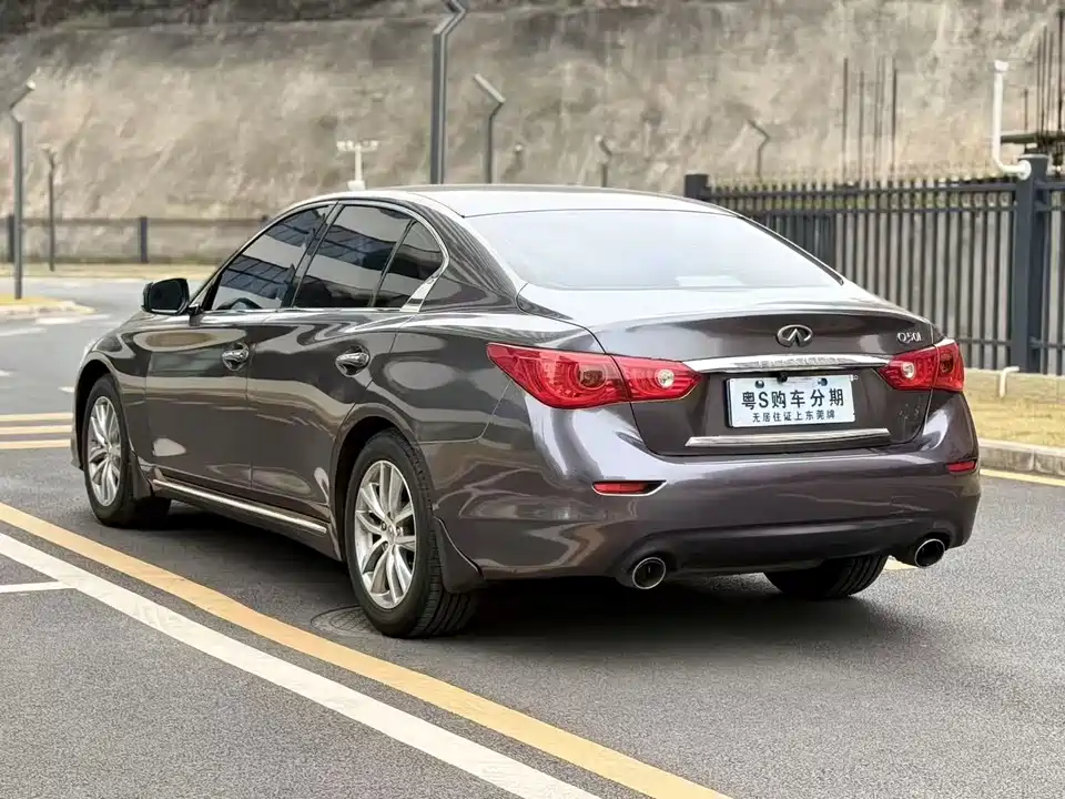 Infiniti Q50L