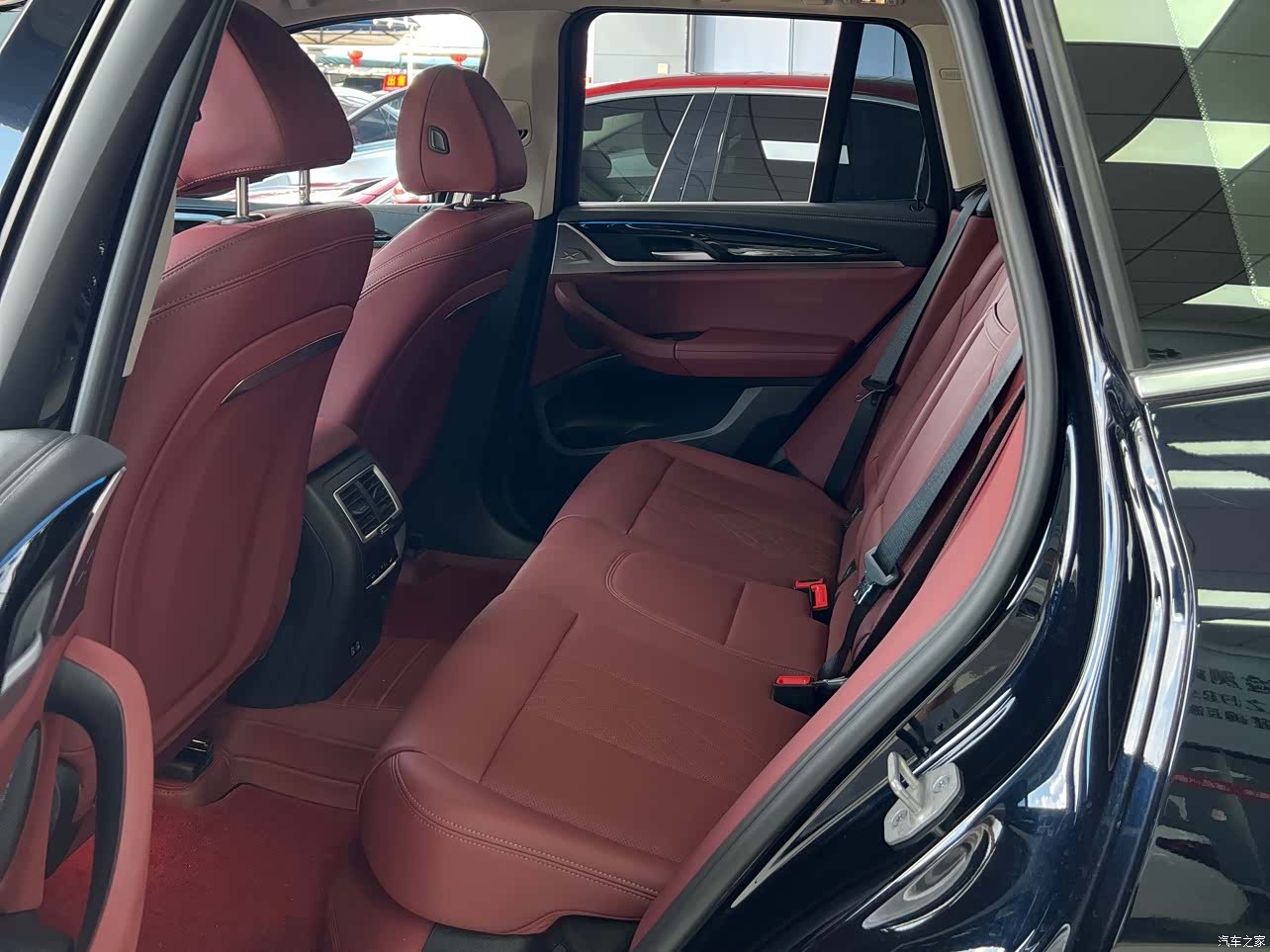 BMW iX3, 2025 6