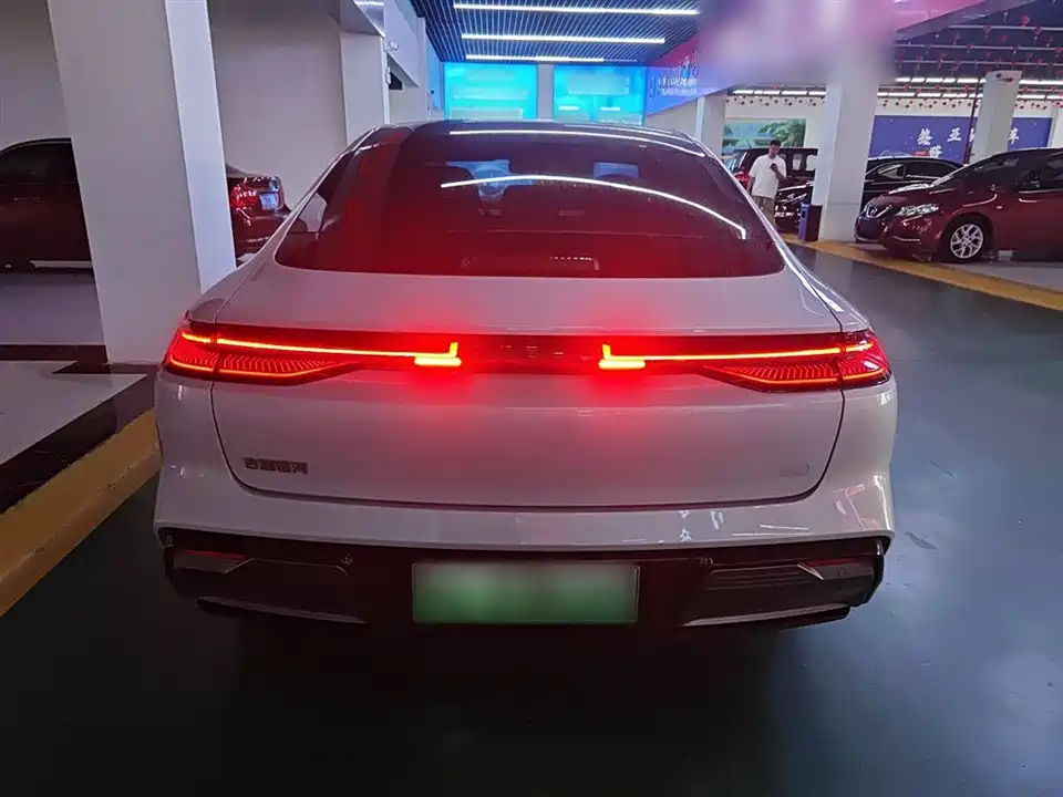 Geely Galaxy Galaxy E8