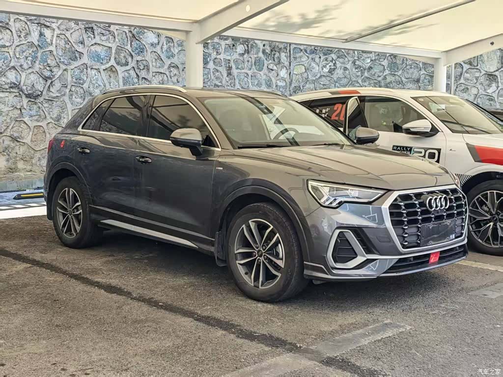 Audi Q3, 2023 2