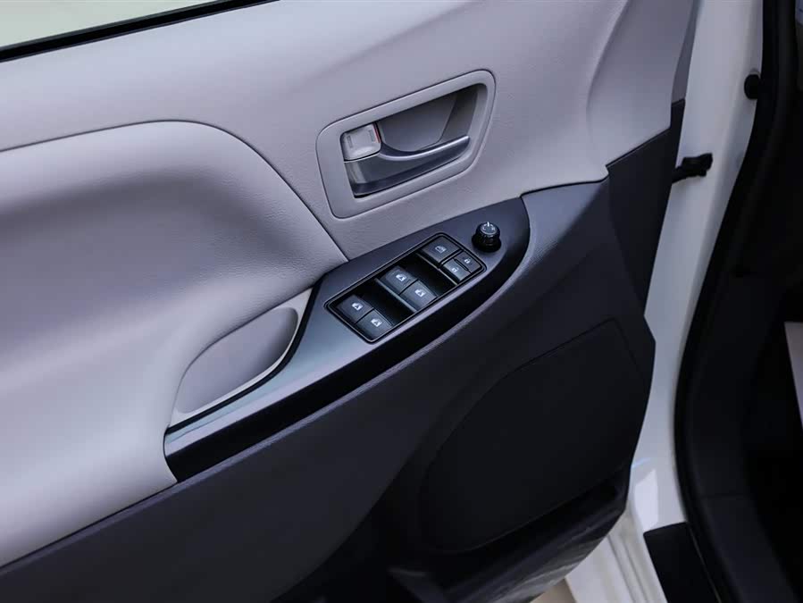 Toyota SIENNA 2017, фото 17