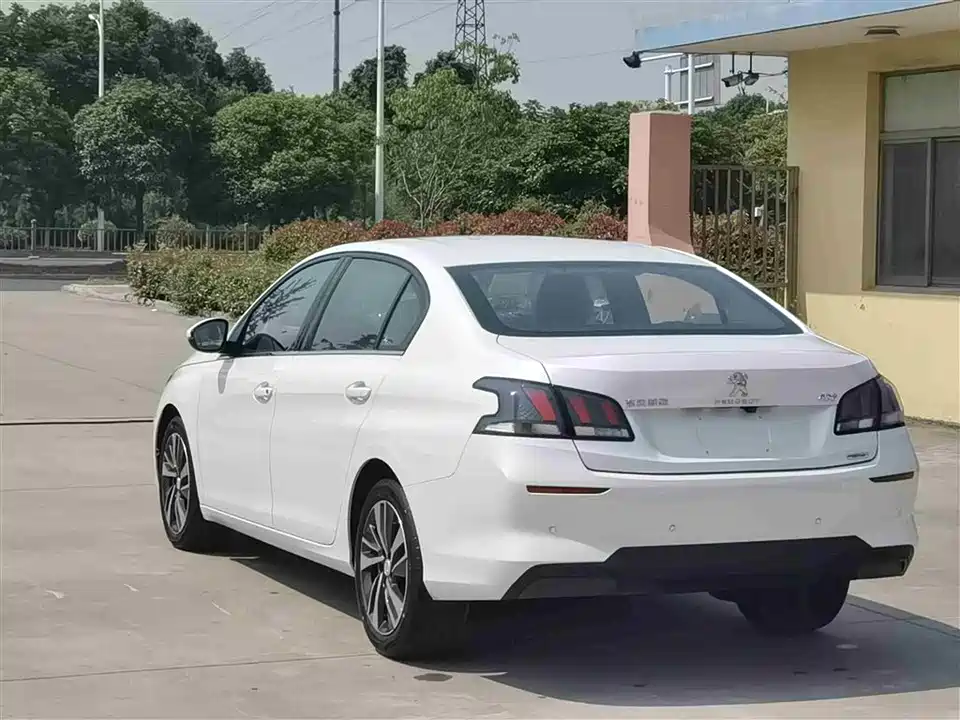 Peugeot 408
