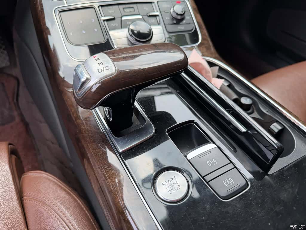 Audi A8L, 2011 9