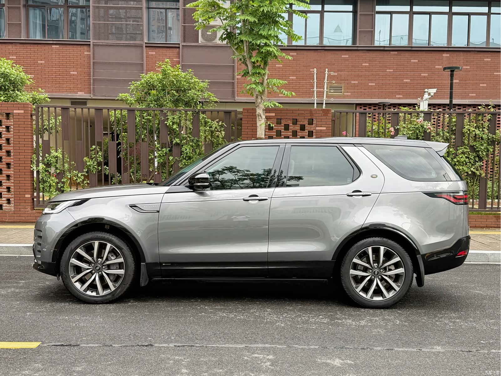 Land Rover Discovery, 2021 3