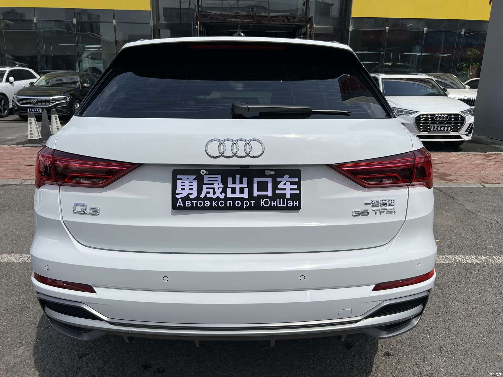 Audi Q3, 2022 все фото