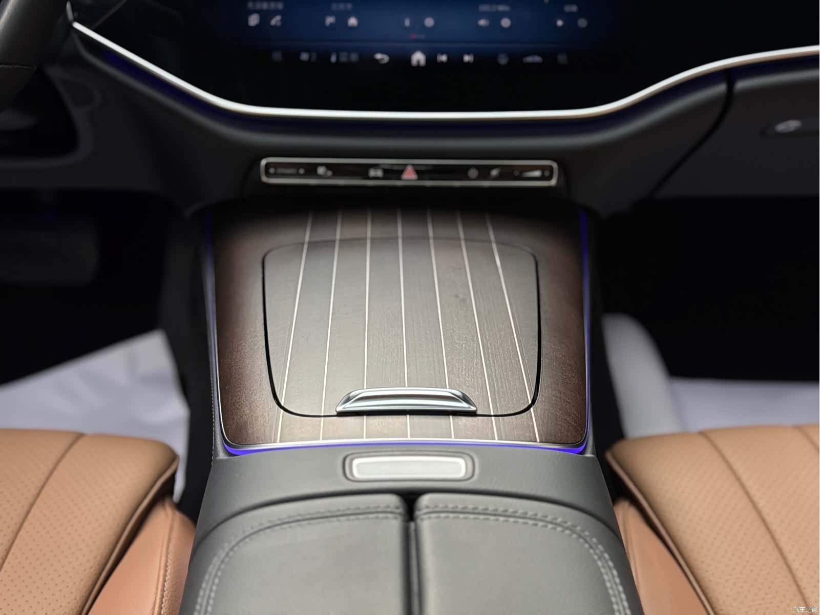 Mercedes-Benz E-Class, 2024 21