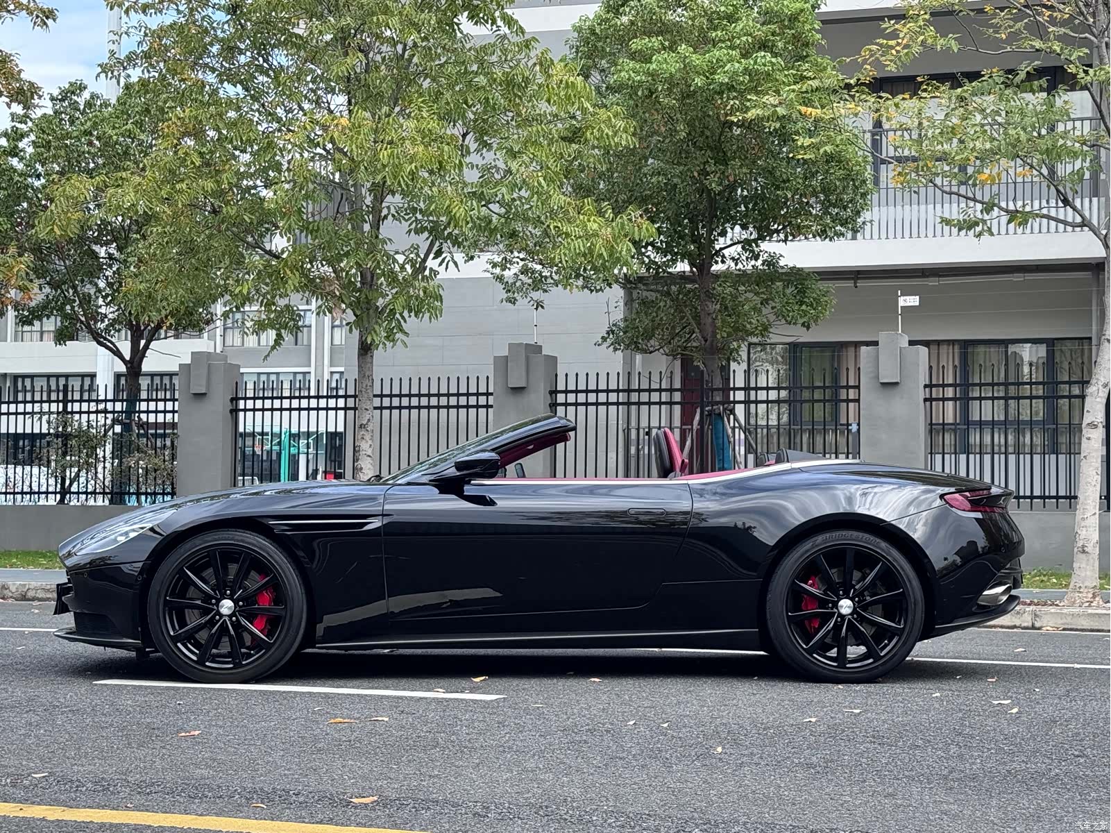 Aston Martin DB11, 2019 7