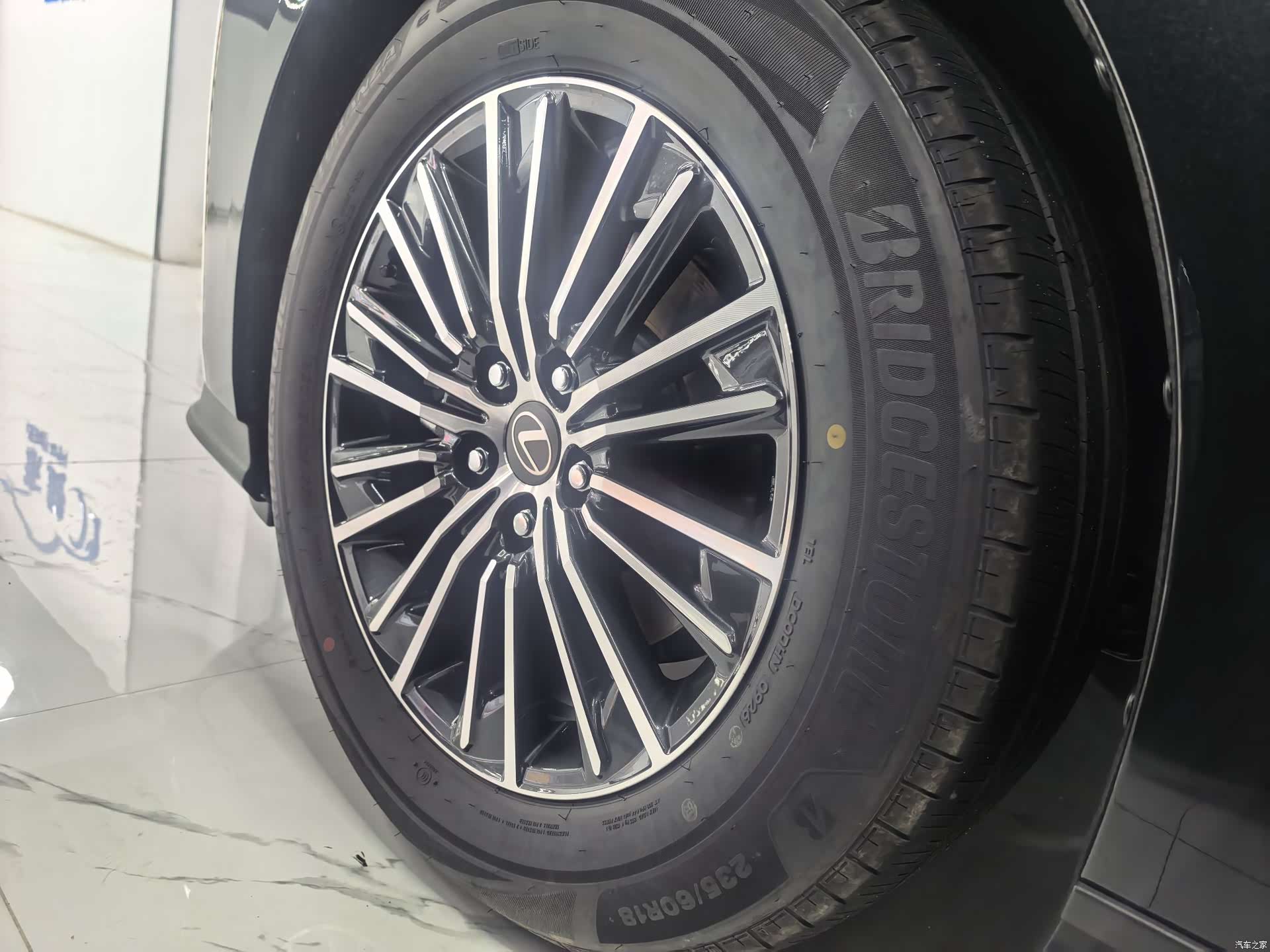 Lexus ES, 2026 23