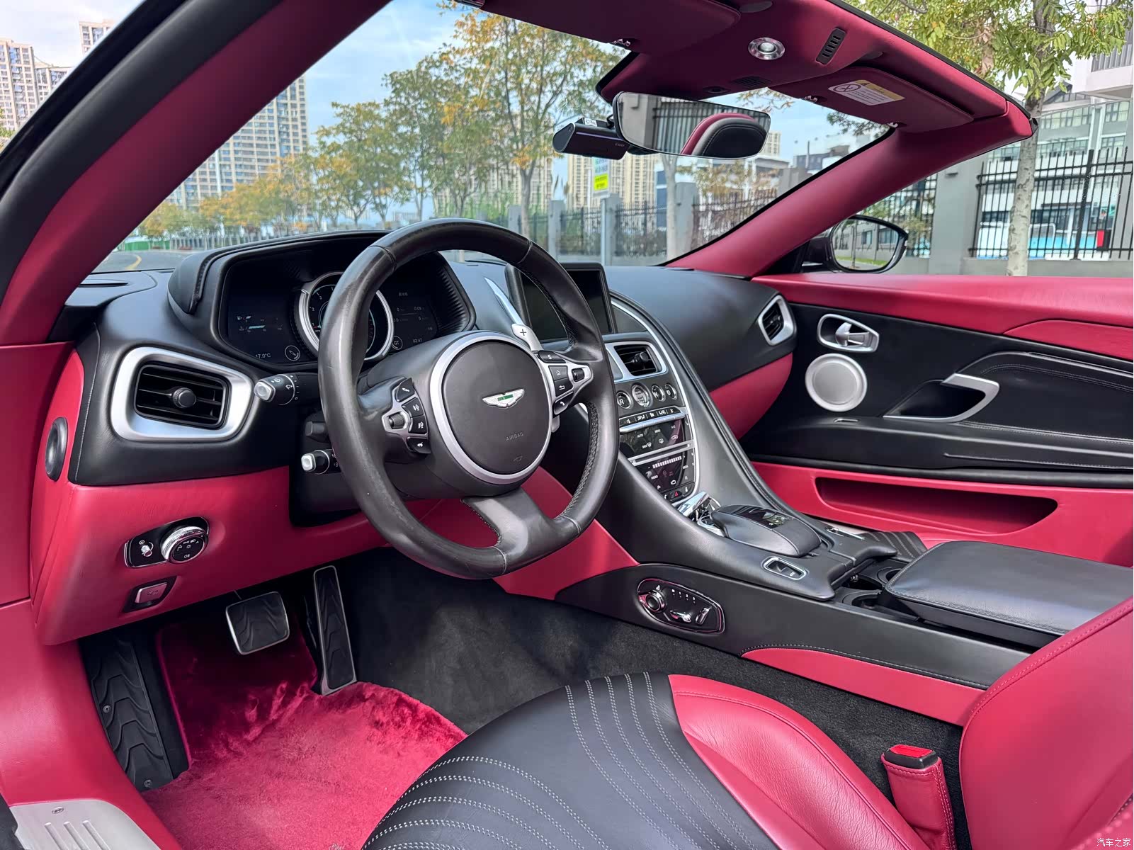 Aston Martin DB11, 2019 все фото