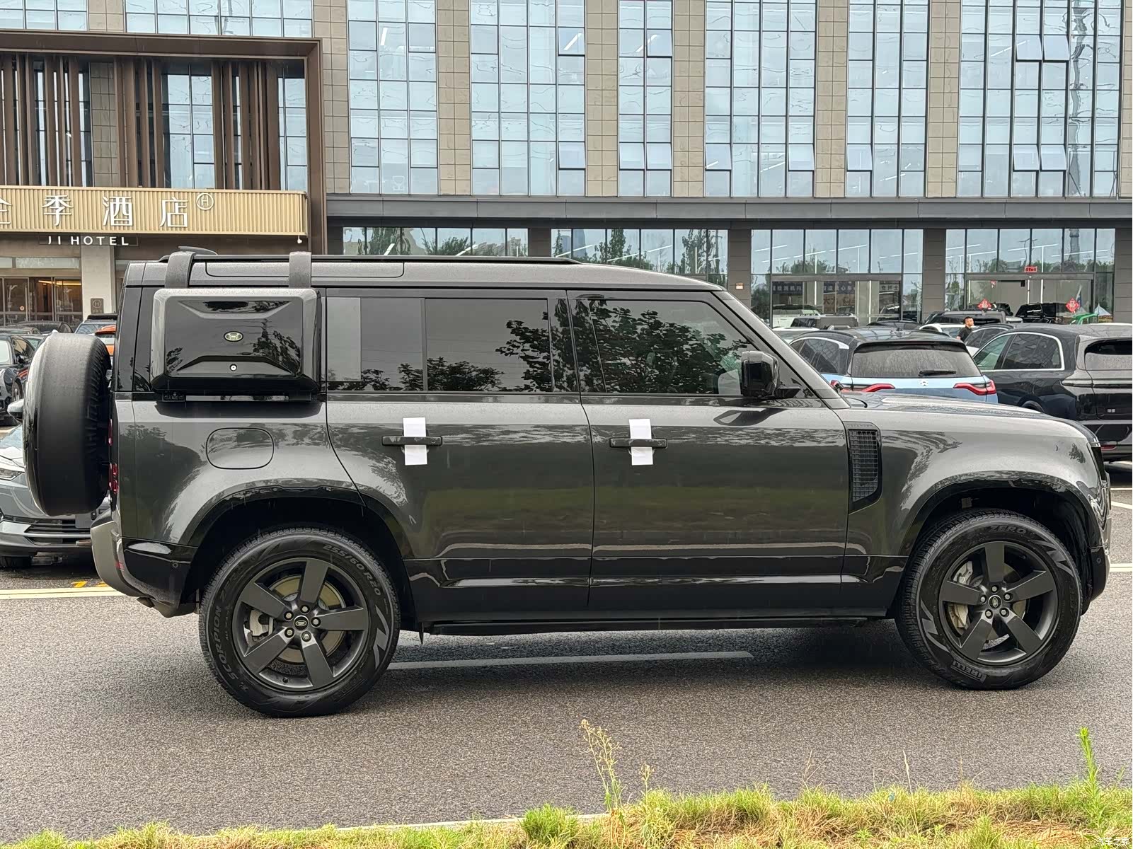 Land Rover Defender, 2023 8