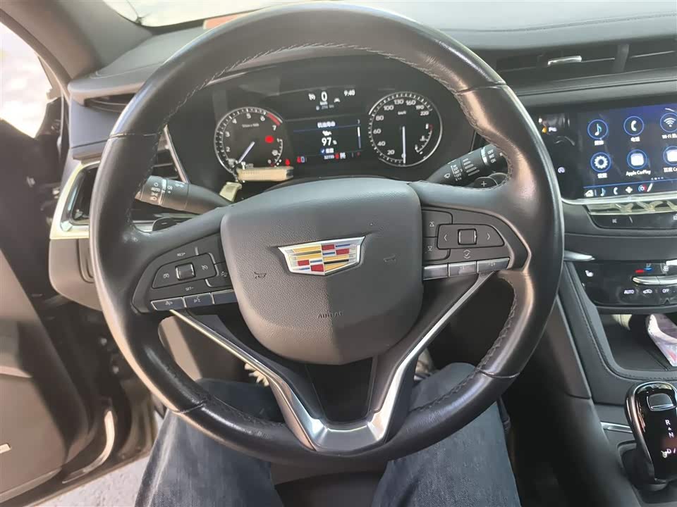 Cadillac XT6