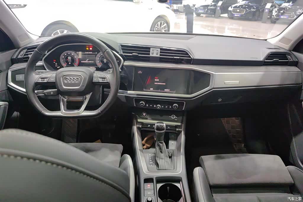 Audi Q3, 2022 11
