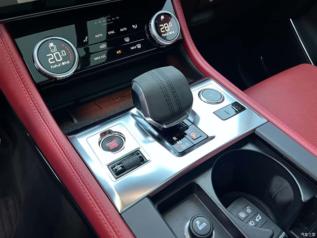 Jaguar F-PACE, 2023 22