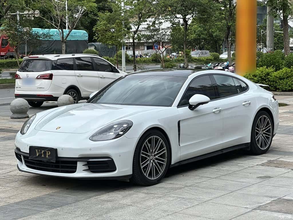 Porsche Panamera, 2018 1