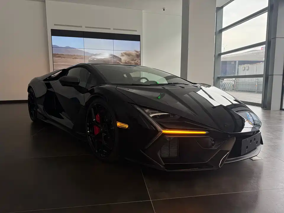 Lamborghini Revuelto Lamborghini Revuelto