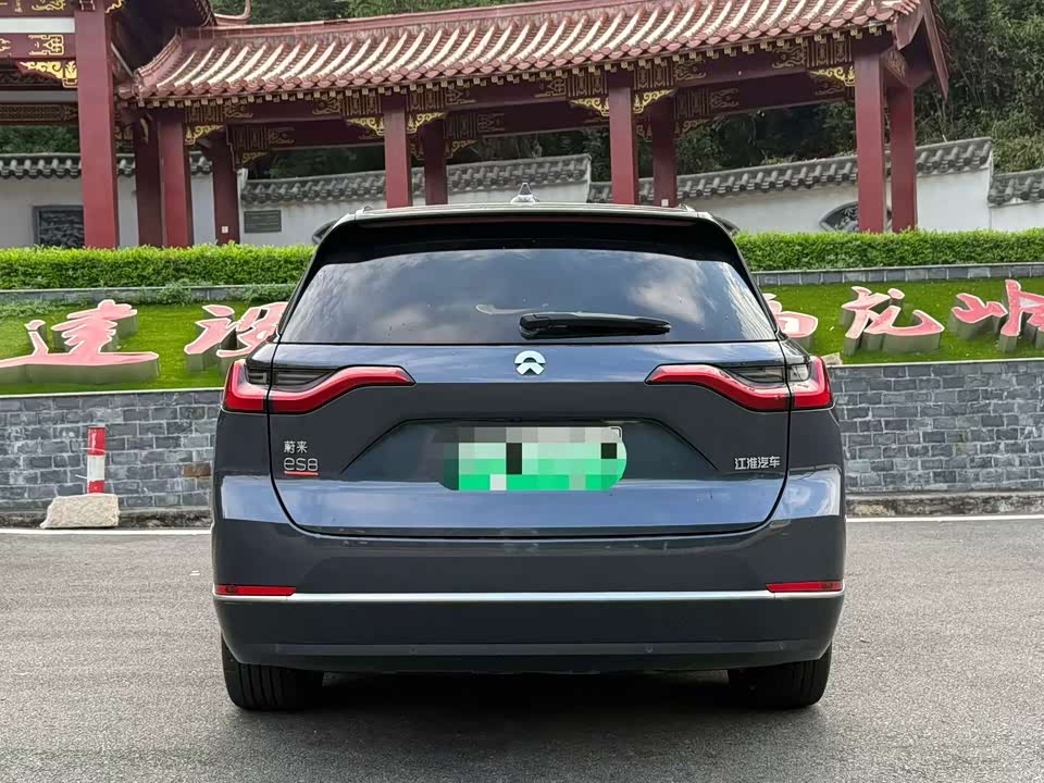 NIO ES8