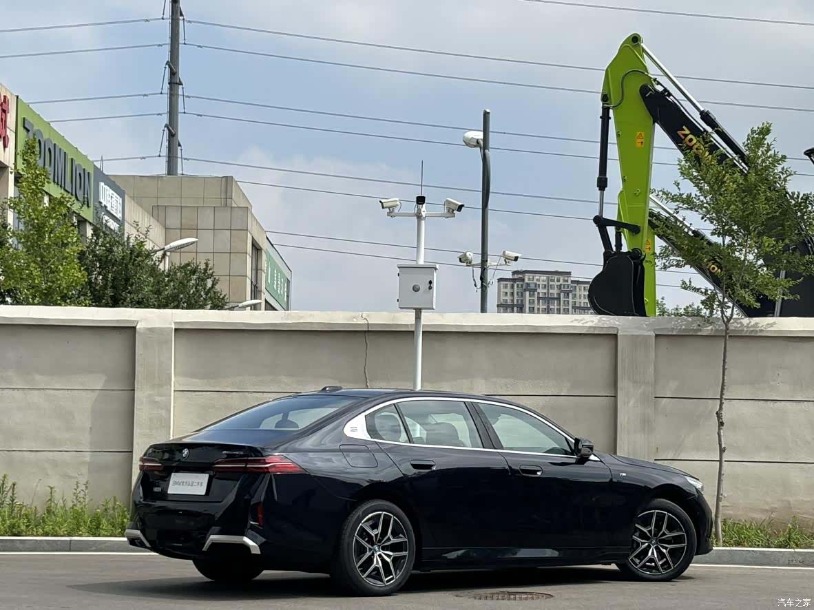 BMW i5, 2026 12