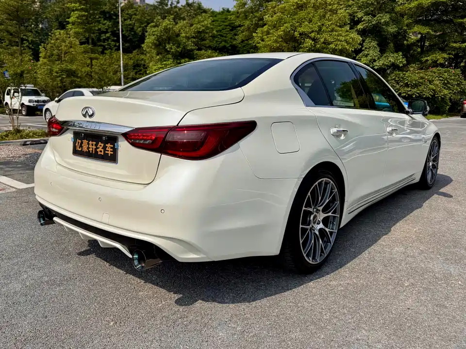 Infiniti Q50L