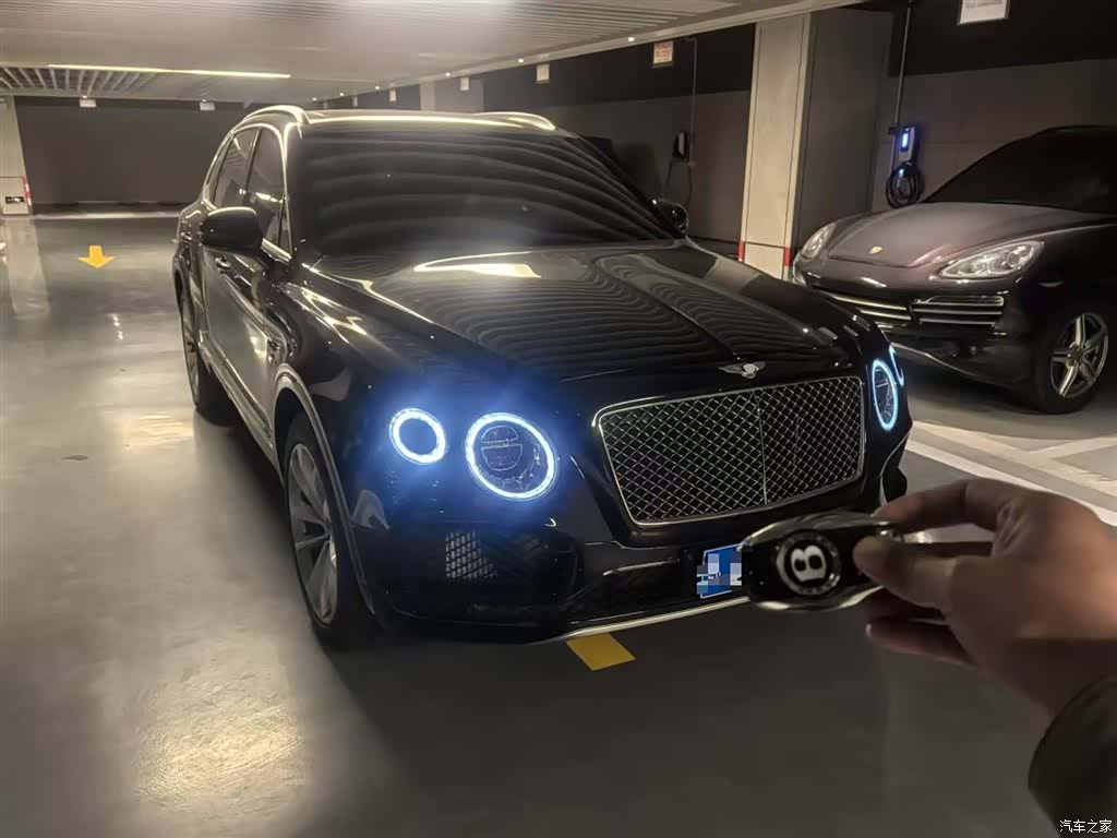 Bentley Bentayga, 2023 3