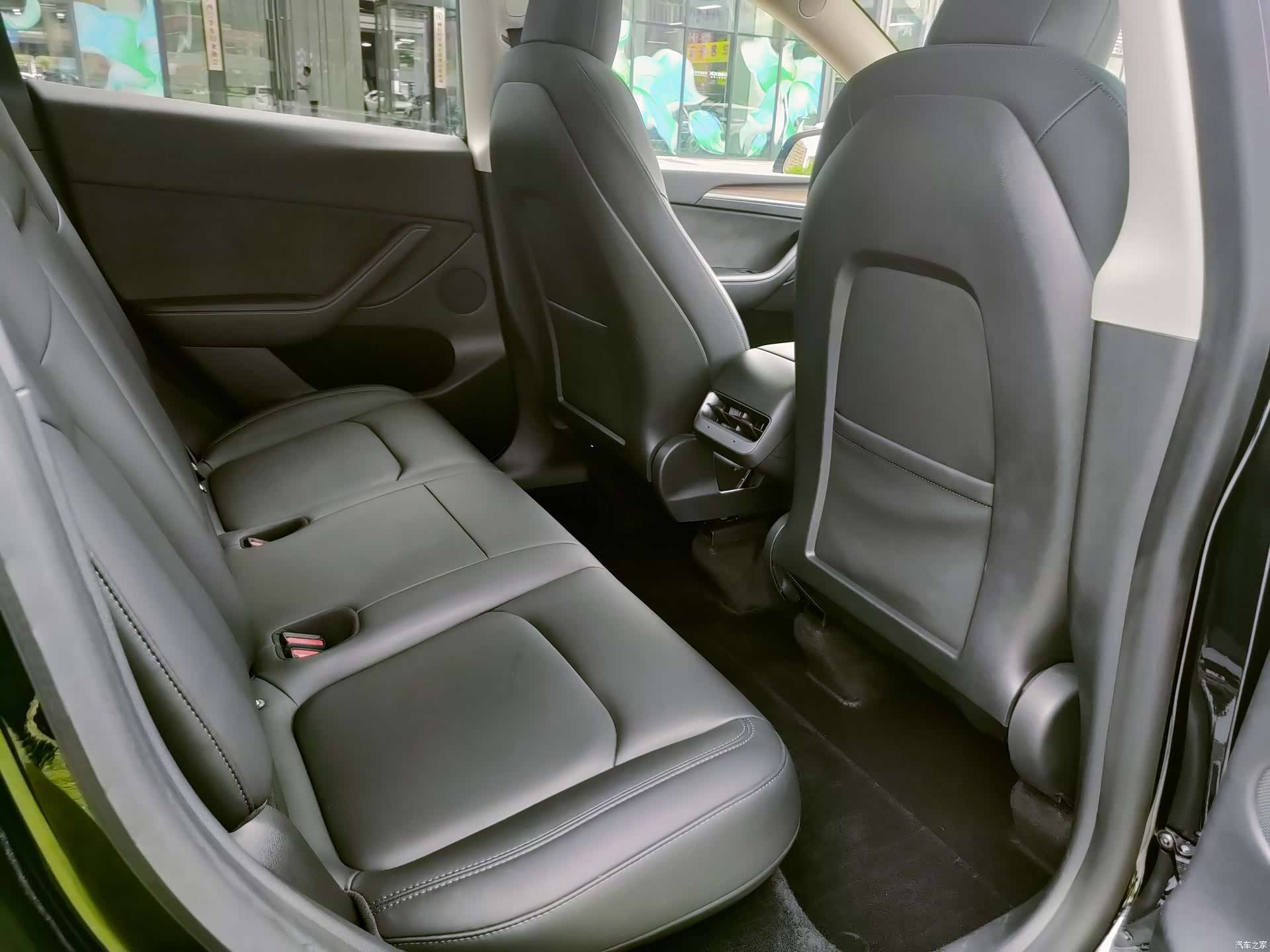 Tesla Model Y, 2022 28
