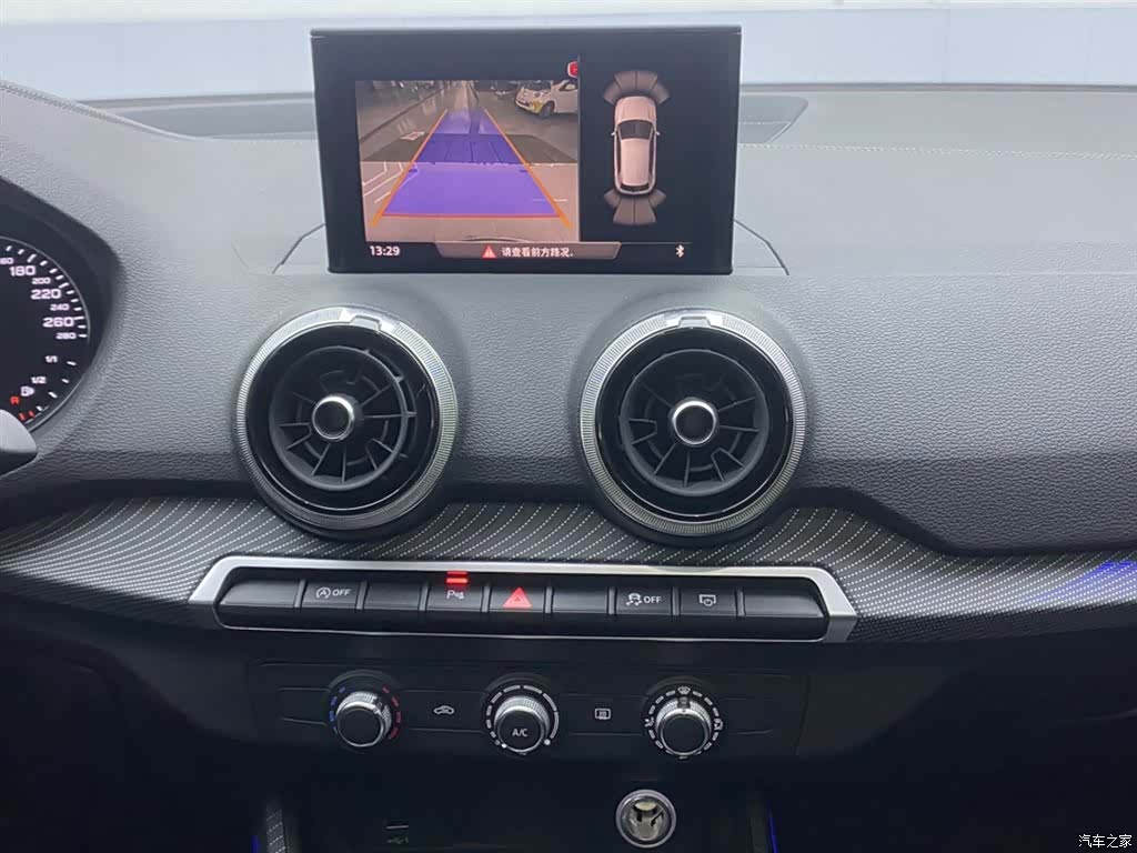 Audi Q2L, 2023 25