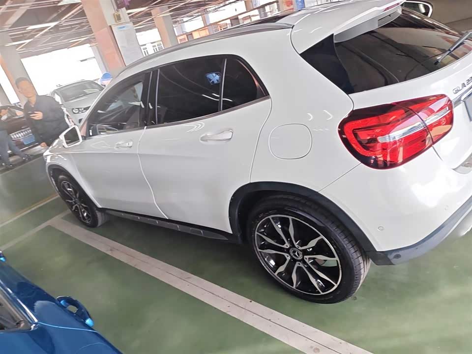 Mercedes-Benz GLA