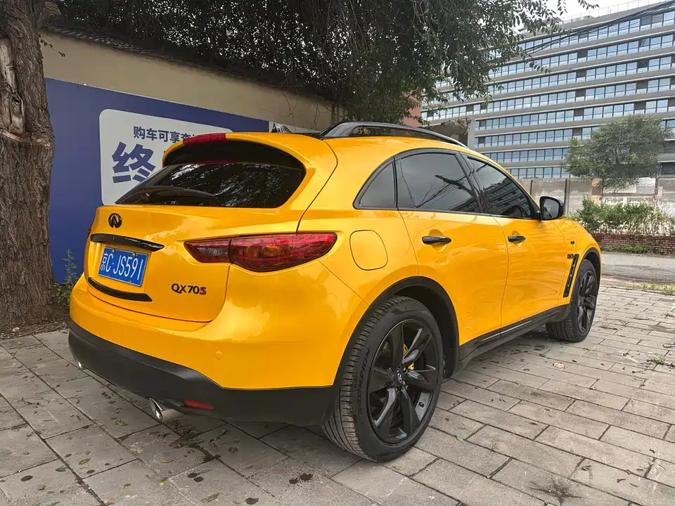 Infiniti QX70