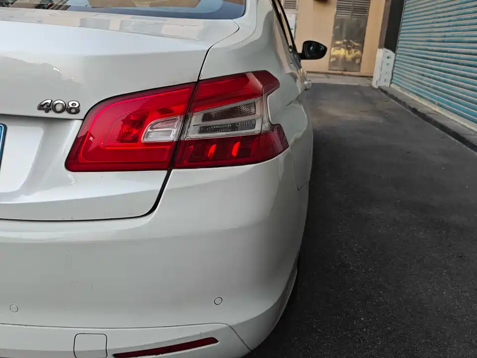 Peugeot 408