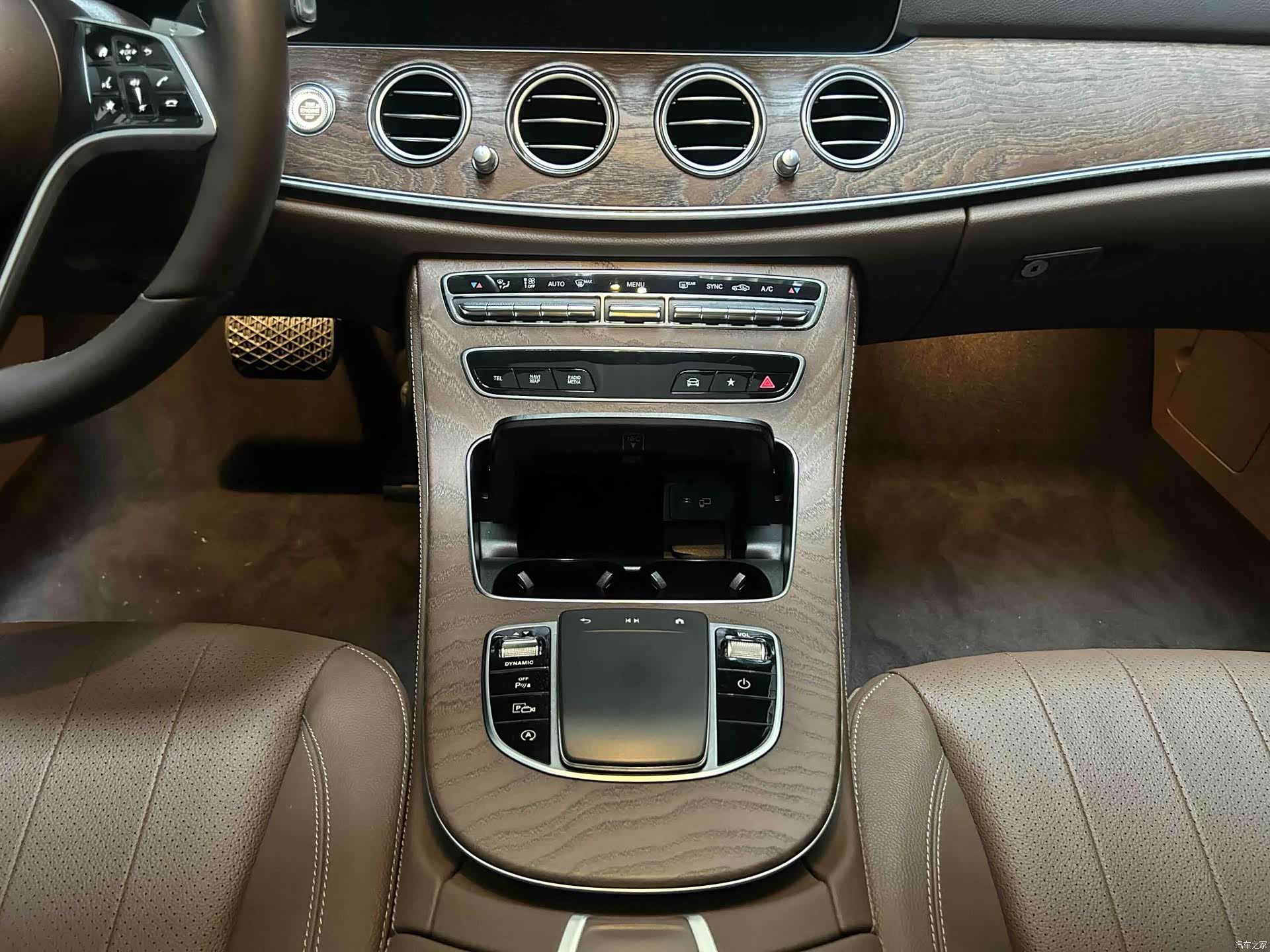 Mercedes-Benz E-Class, 2023 3