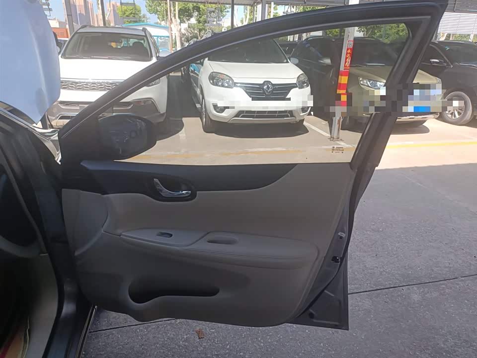 Nissan TIIDA Nissan TIIDA