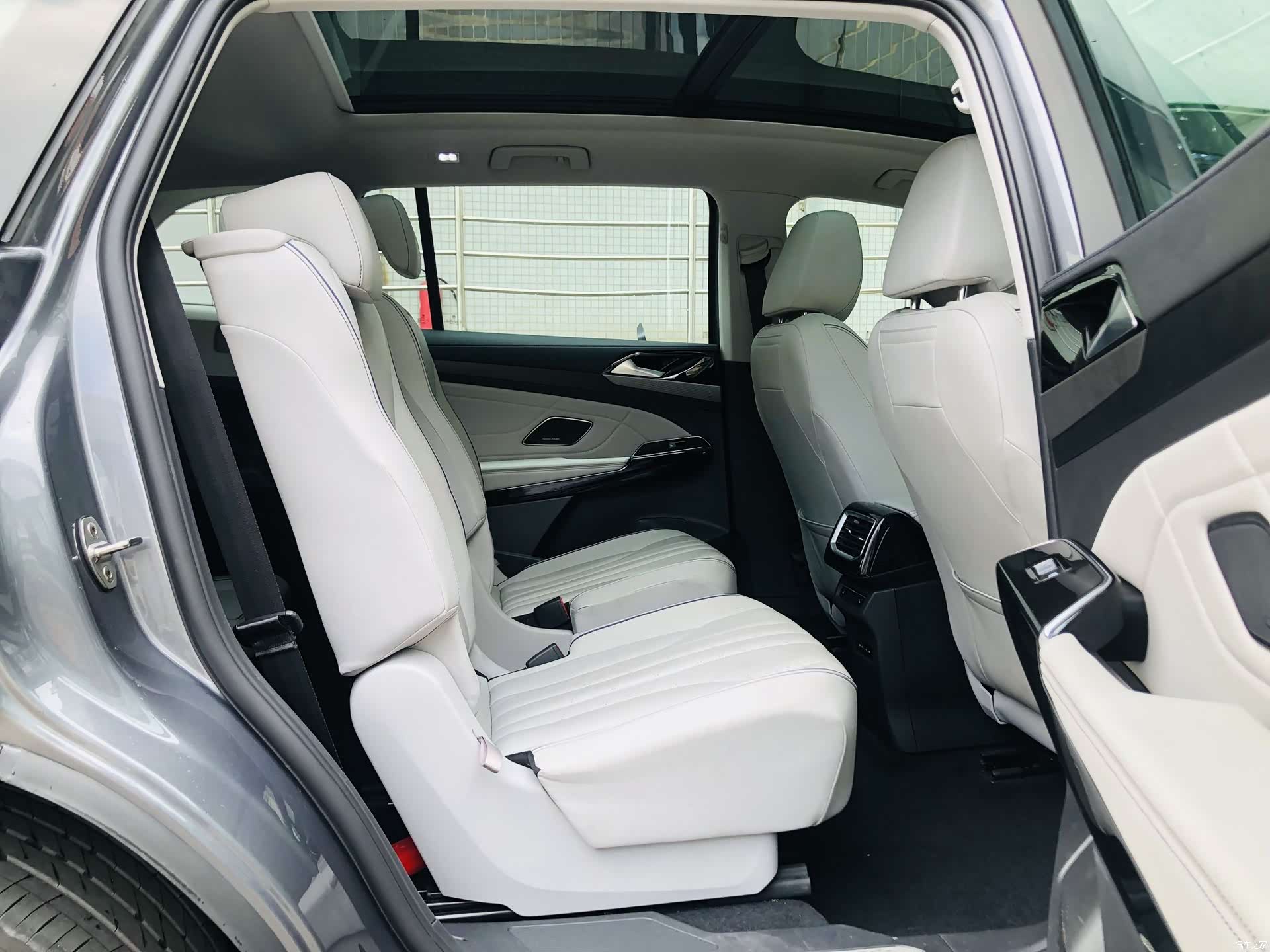 Volkswagen ID.6, 2024 11
