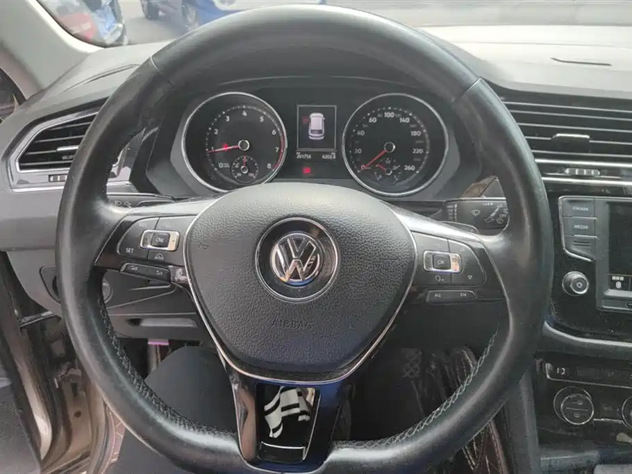Volkswagen Tiguan L