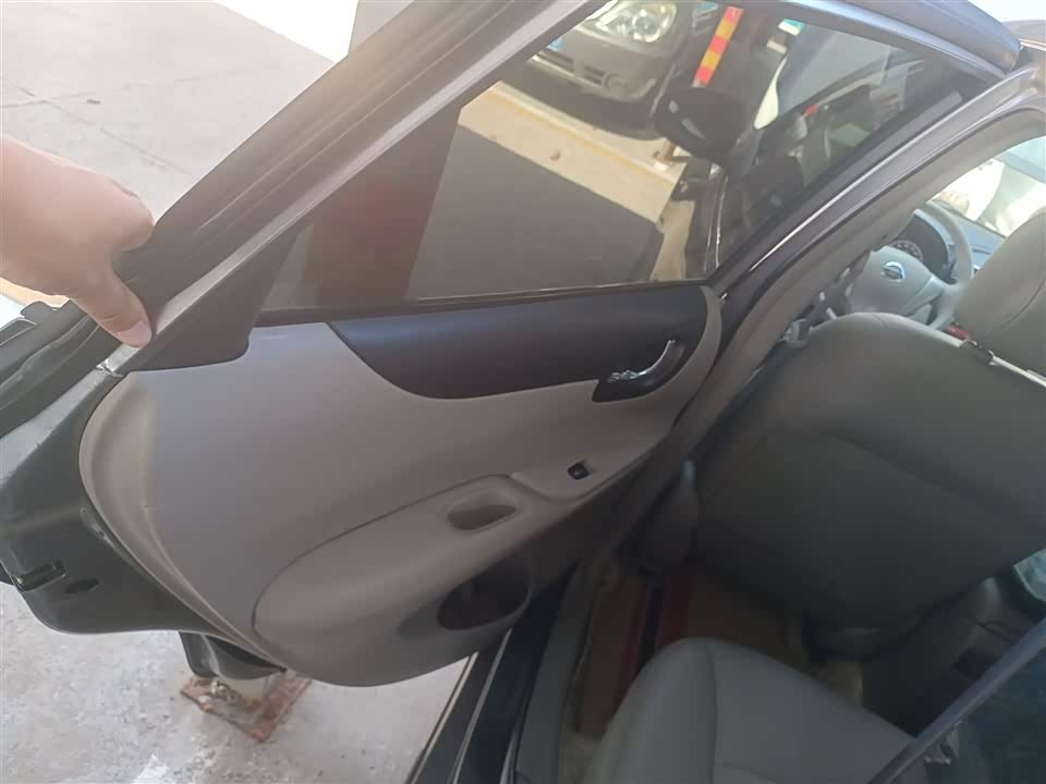Nissan TIIDA Nissan TIIDA