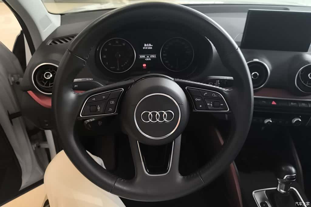 Audi Q2L, 2019 15