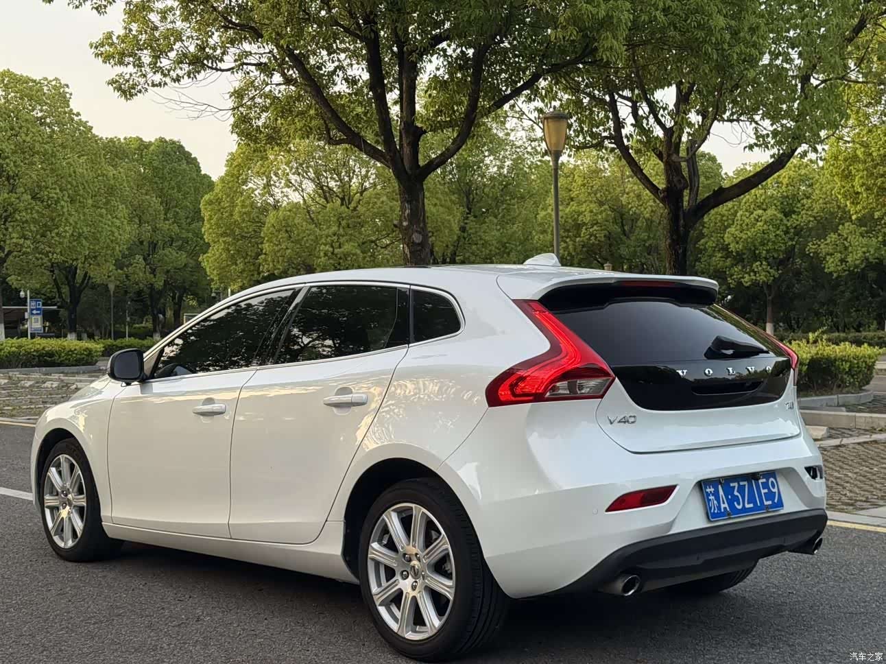 Volvo V40, 2016 4