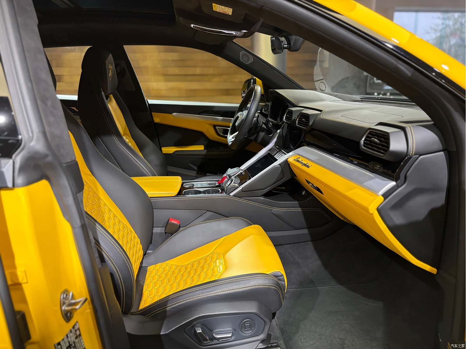 Lamborghini Urus, 2019 17